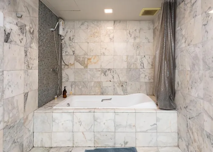 2 Bedroom State Tower Sathorn *